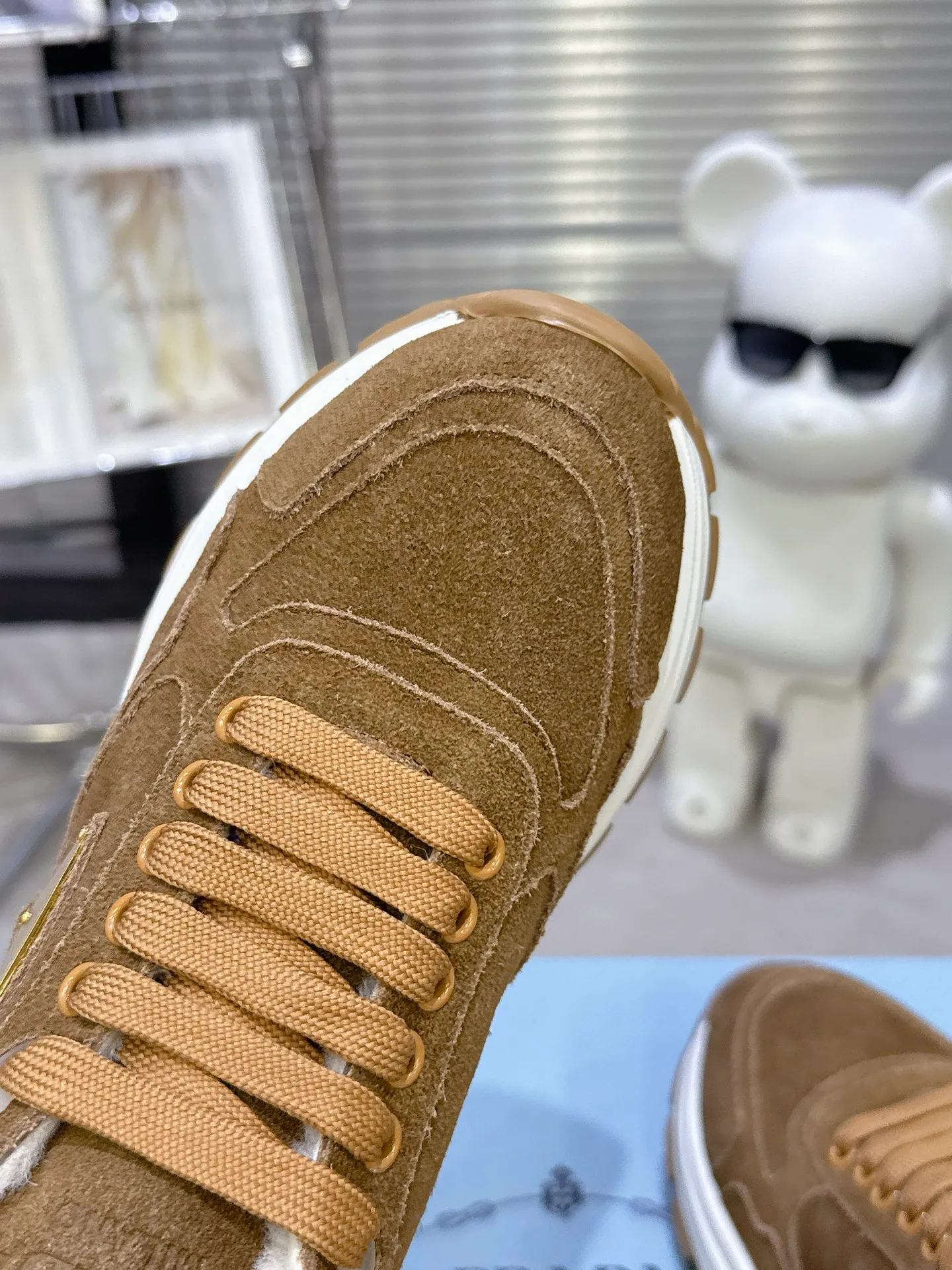 【PRADA】P: 660💰Couple style▪️Size: Women’s 35-40⚛Size: Men’s 39-44(45 customized) 2025 𝐬𝐬Prada’s new product, coming with strength! ❣️Many Internet celebrities have the same style, fashionable and versatile nice items, original shoes are developed and purchased from Italian counters, and are reproduced 1:1 according to the original taste. This year’s theme is not to be defined, embodying texture through simplicity💛From thick-soled sneakers to zigzag short boots to 2025 flat shoes, everything reveals a sure-fire momentum... It combines gentleness and handsomeness, the finishing touch for women❤️ Wear-resistant and ultra-light two-color outsole.